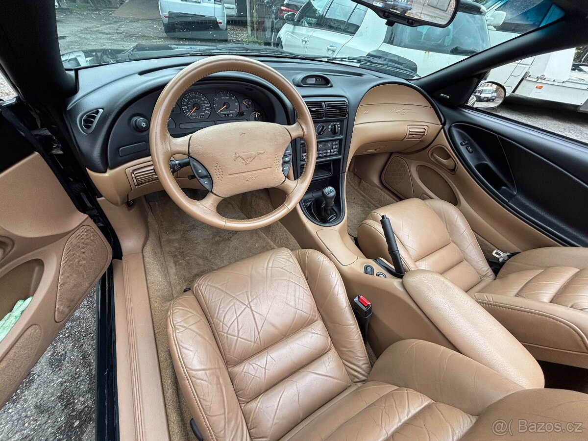 Ford Mustang GT Convertible - 4