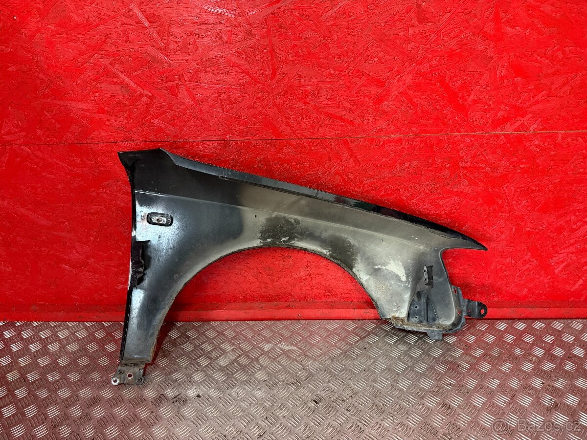 LEVÝ PŘEDNÍ BLATNÍK AUDI A4 B7 ČERNÝ - 4