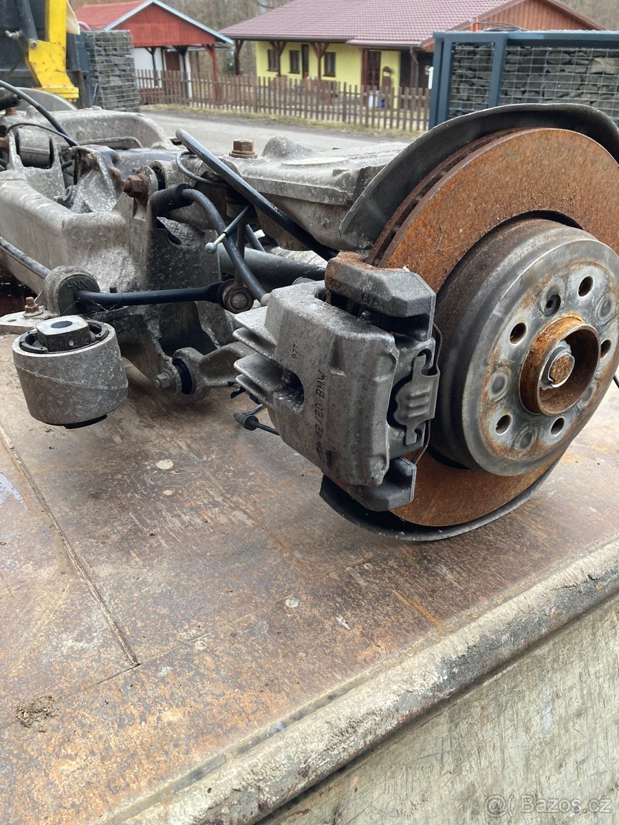 Zadni naprava Bmw 525/08,zadni naraznik,interier,svetlo. - 4