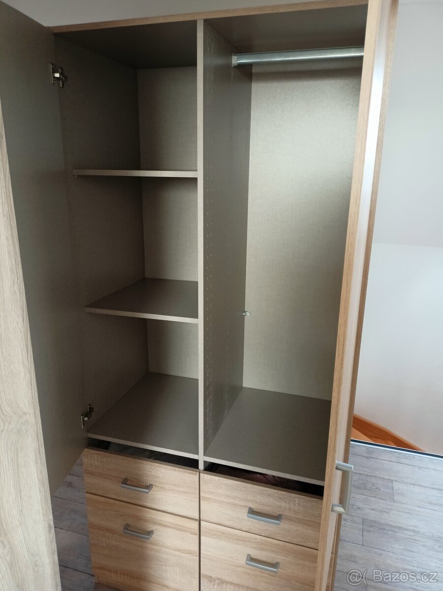 šatní skříň - 4