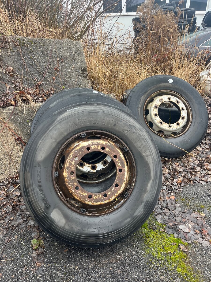 Pneumatika s diskem 295/80 R22.5 - 4