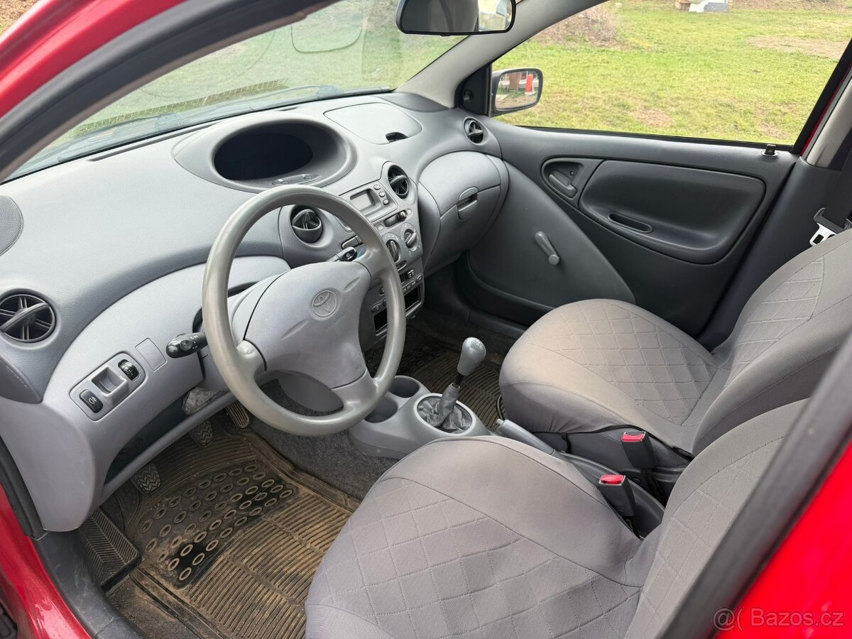 Toyota Yaris 1.0 - 4