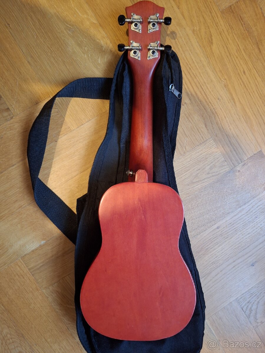Cascha HH 3961 Soprano Ukulele Set Red – ukulele + obal - 4
