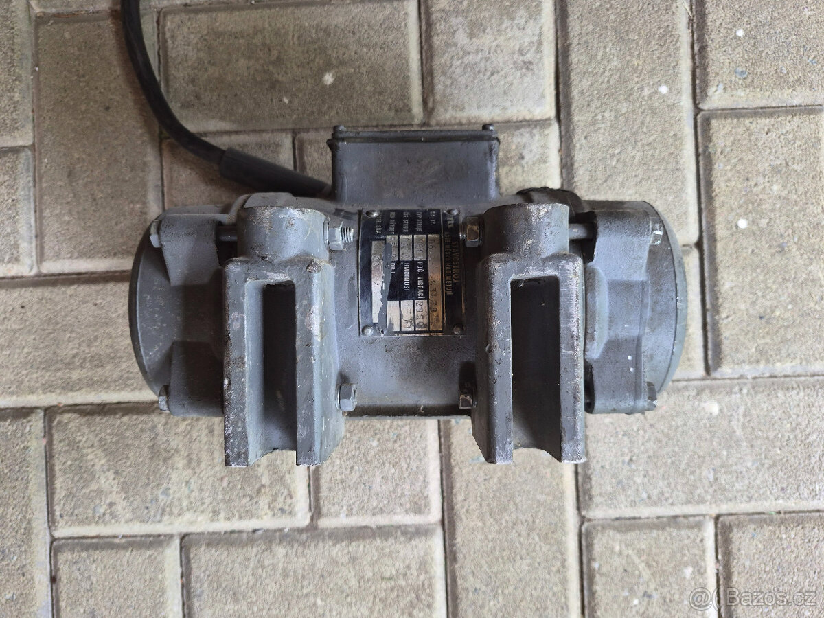 Příložný vibrátor Stavostroj – motor MEZ Mohelnice - 4