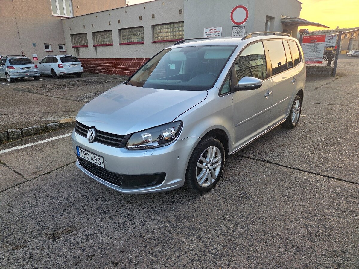 Dobrý den nabízím k prodeji krásný rodiny vůz Volkswagen Tou - 4