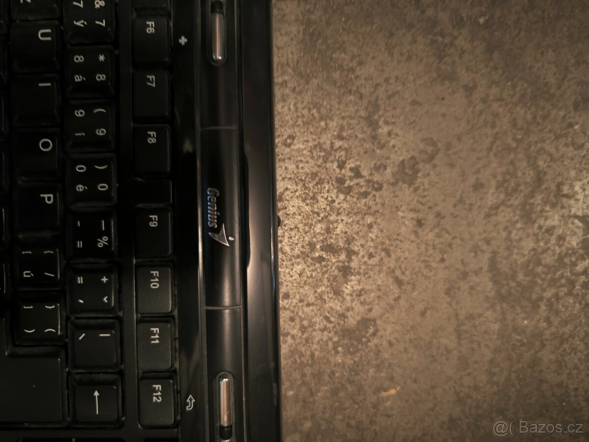 Monitor LG, klávesnice génius - 4