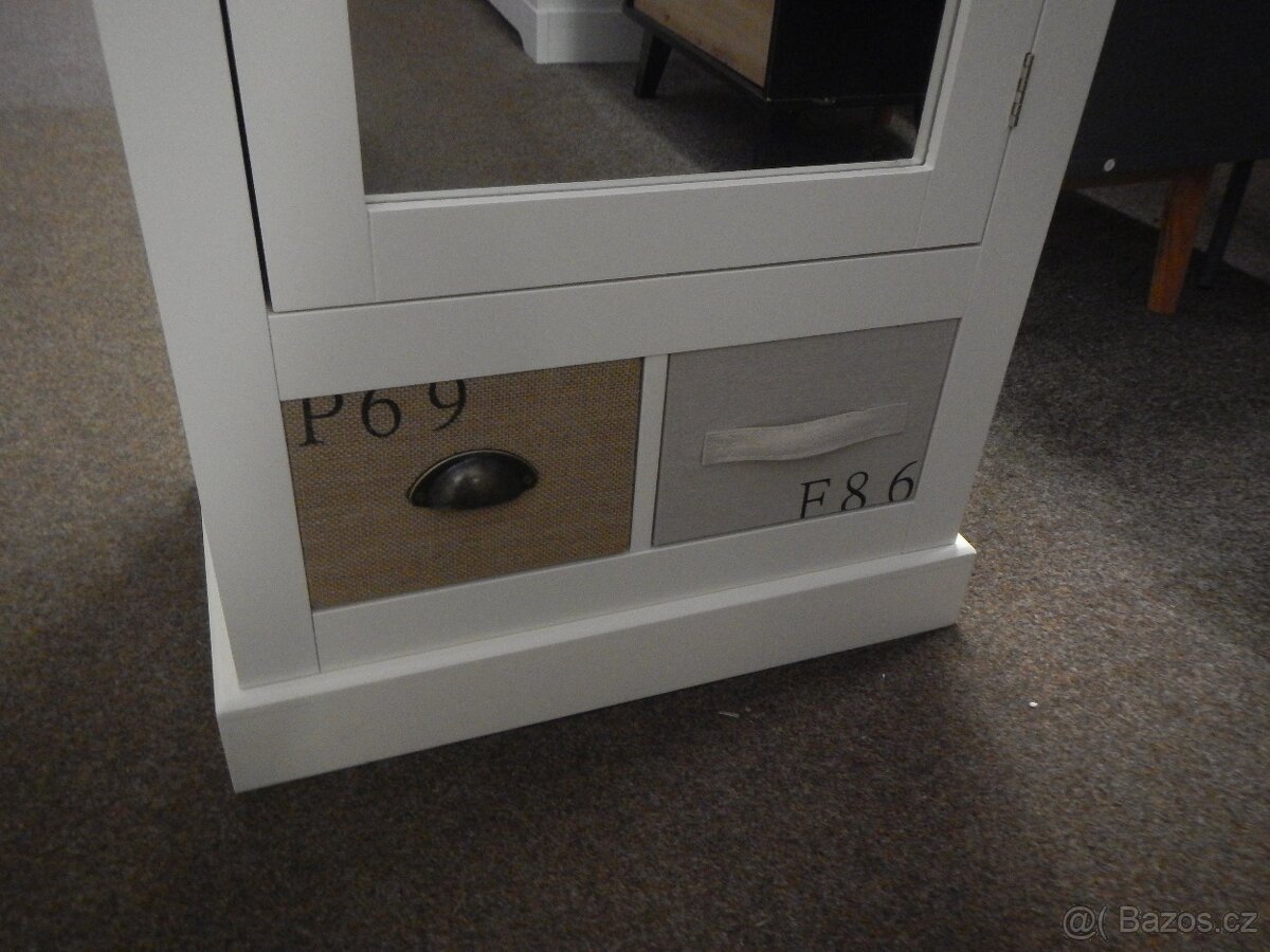 Předsíňová skříň M107 - 4