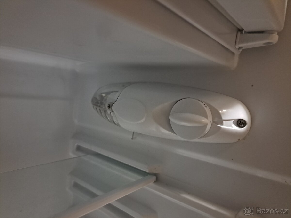 Malá zánovní lednička s mrazákem 85x50x50cm - 4