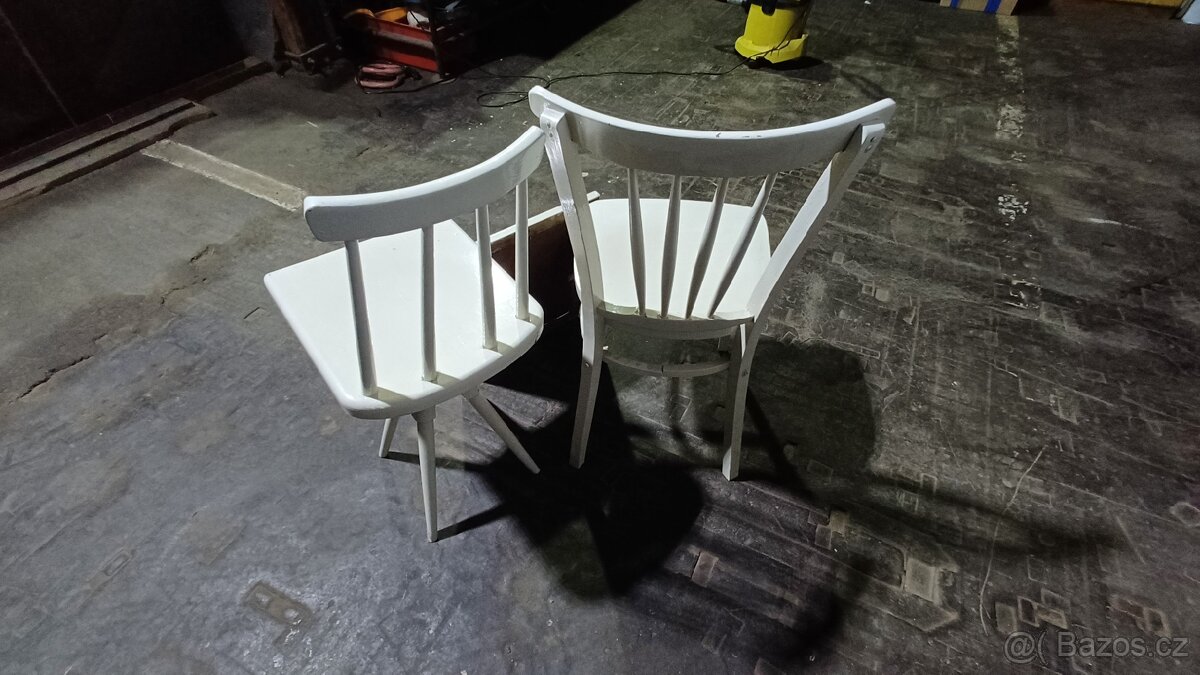 Staré židle a zrcadlo - 4