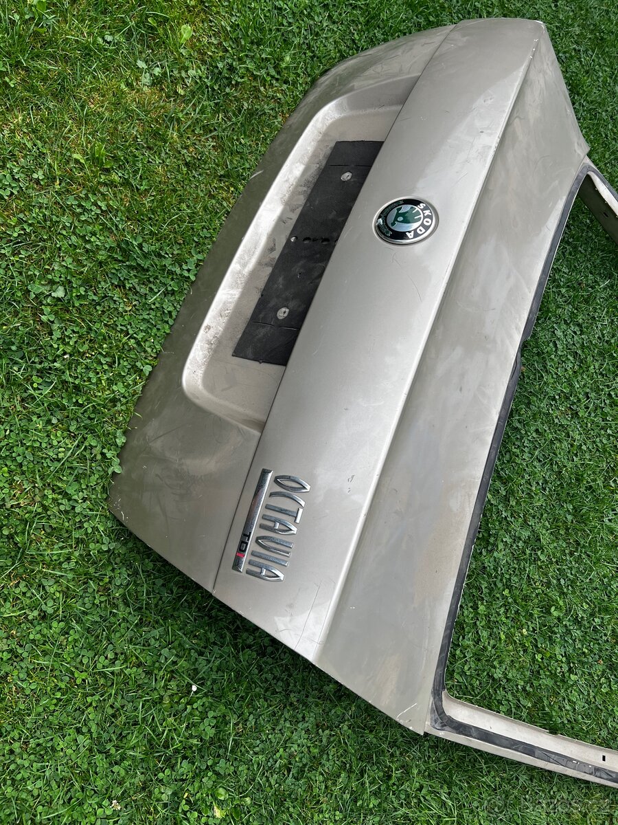 Dveře zavazadelníku Octavia 2 - 4