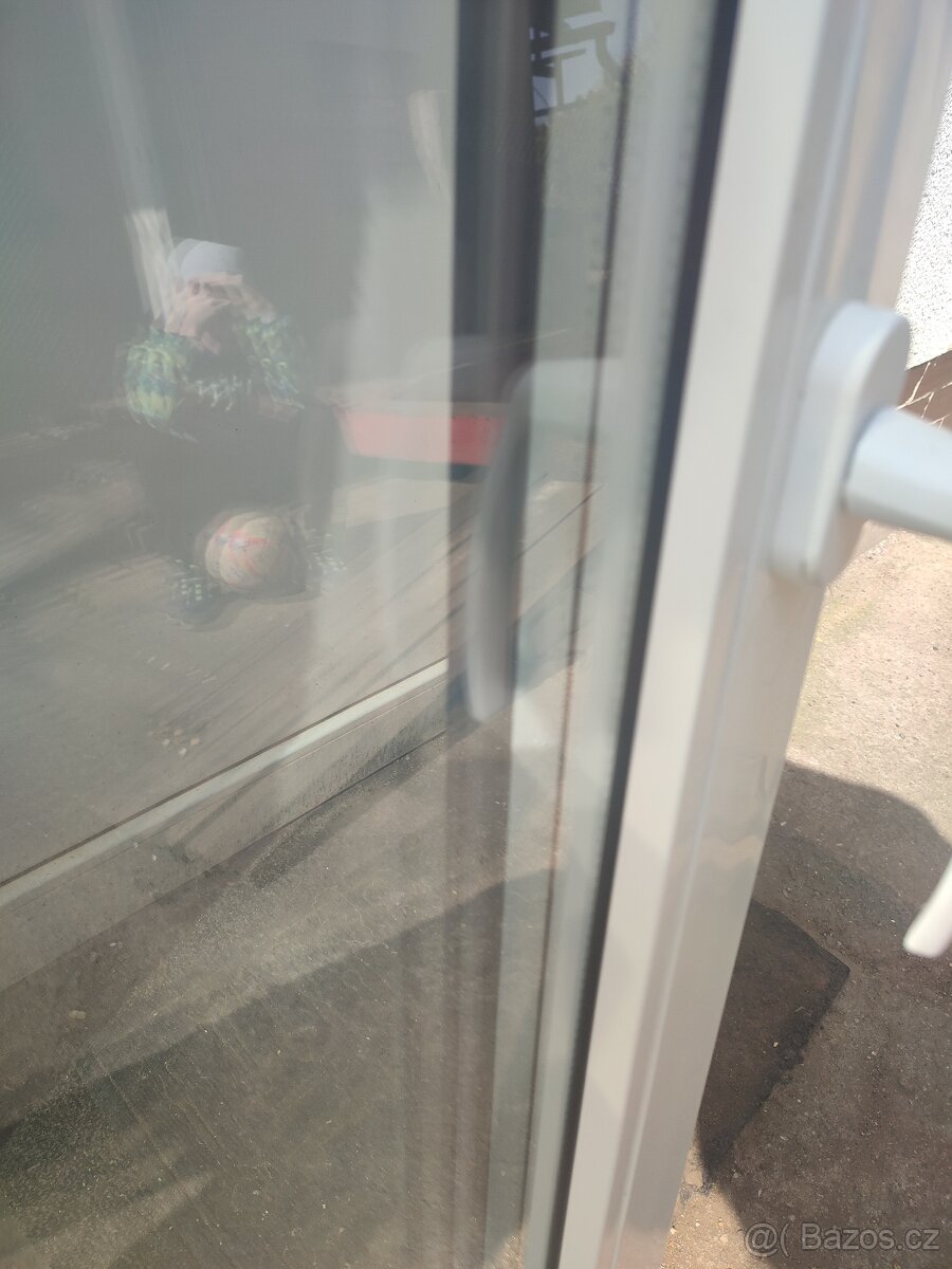 Značkové plastové okno antracit, bílá - 4