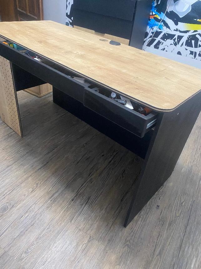 Psací stůl, komoda, vestavná skříň - 4