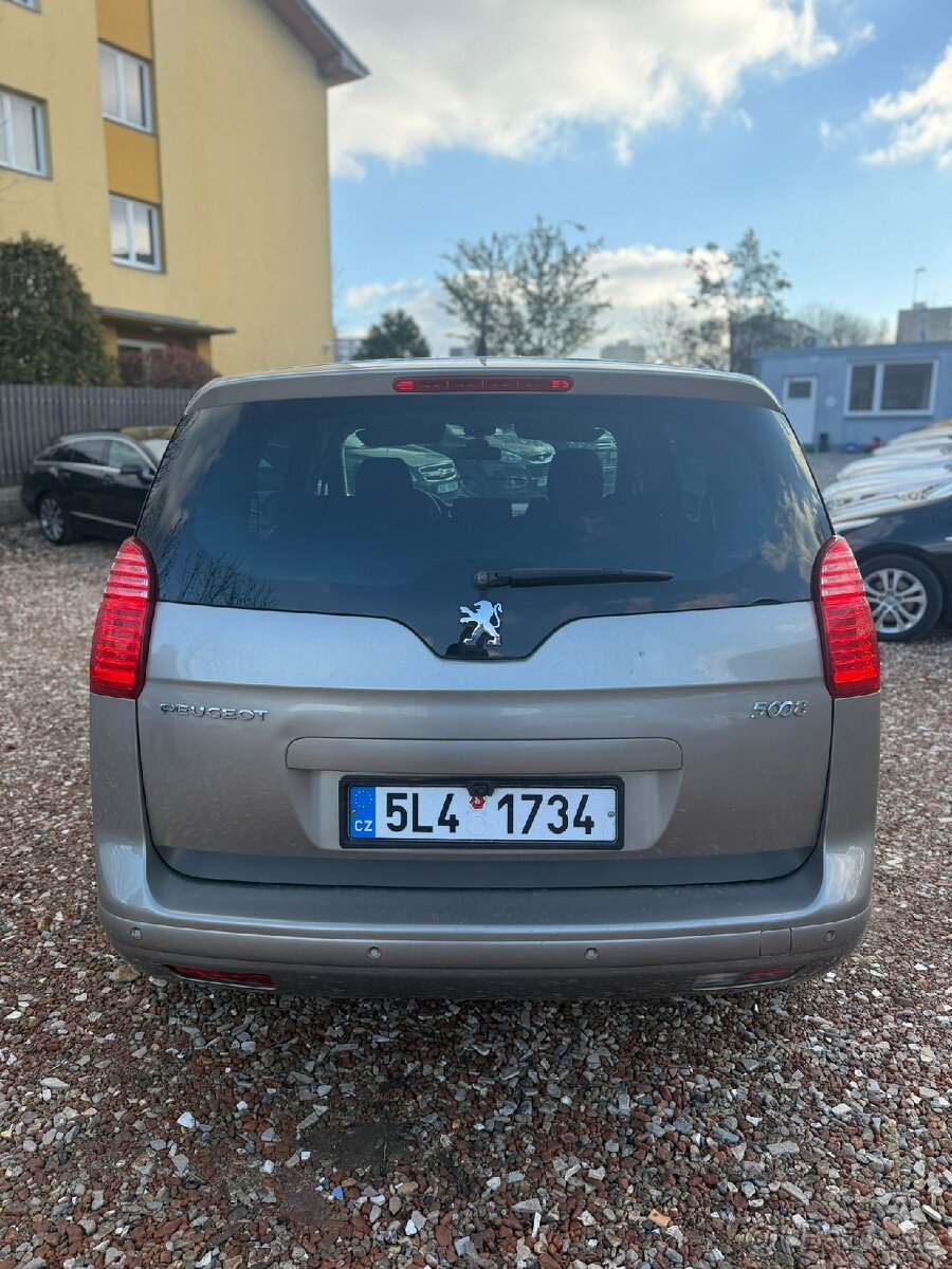 Peugeot 5008 1.6 HDi 80 kW 2010rok
- 4
