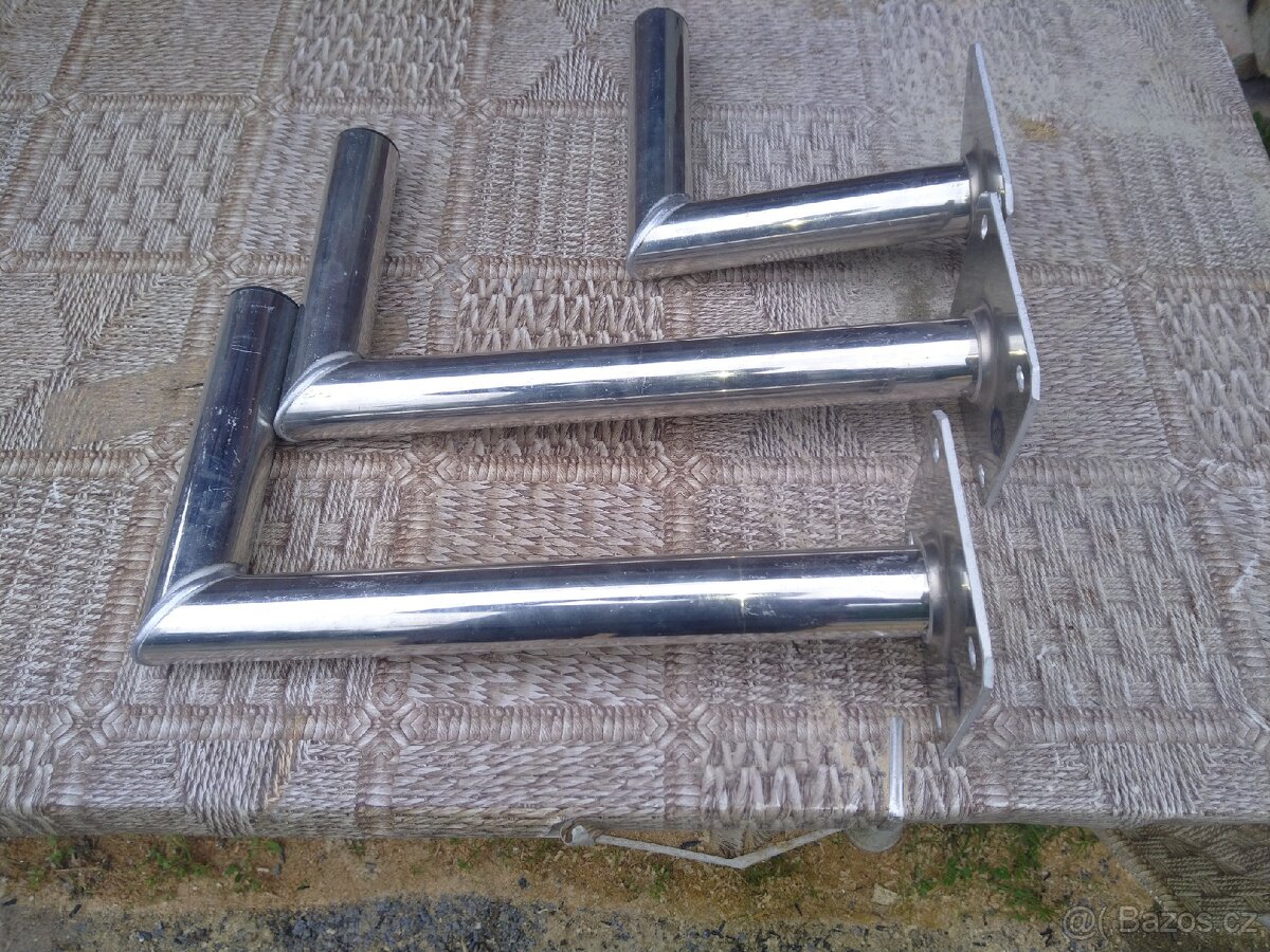 Al držáky na WiFi nebo anteny - 4