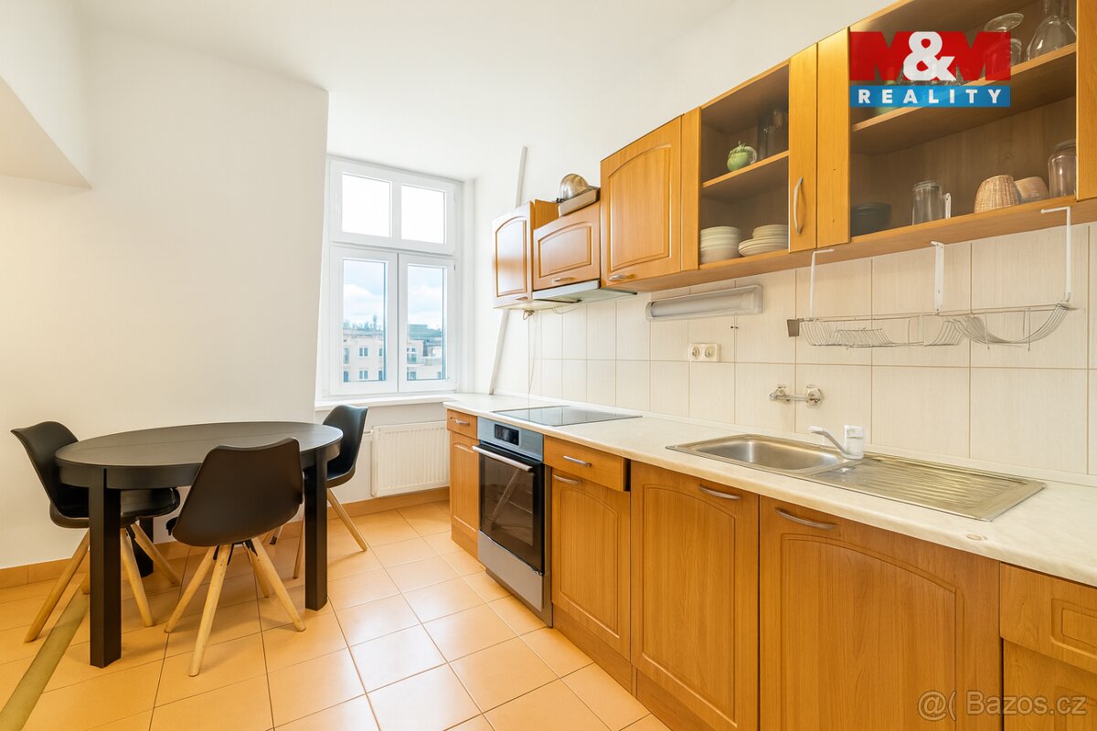 Prodej bytu 4+1, 124 m², Karlovy Vary, ul. Varšavská - 4