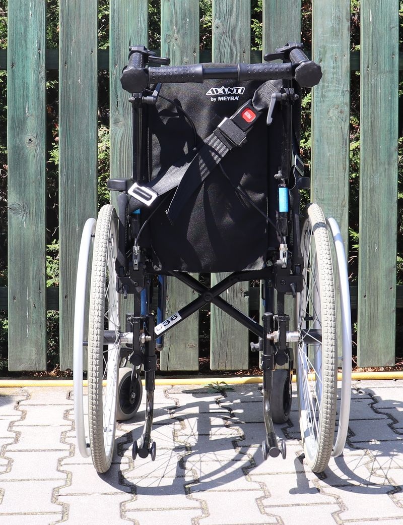 051-Mechanický invalidní vozík Meyra. - 4
