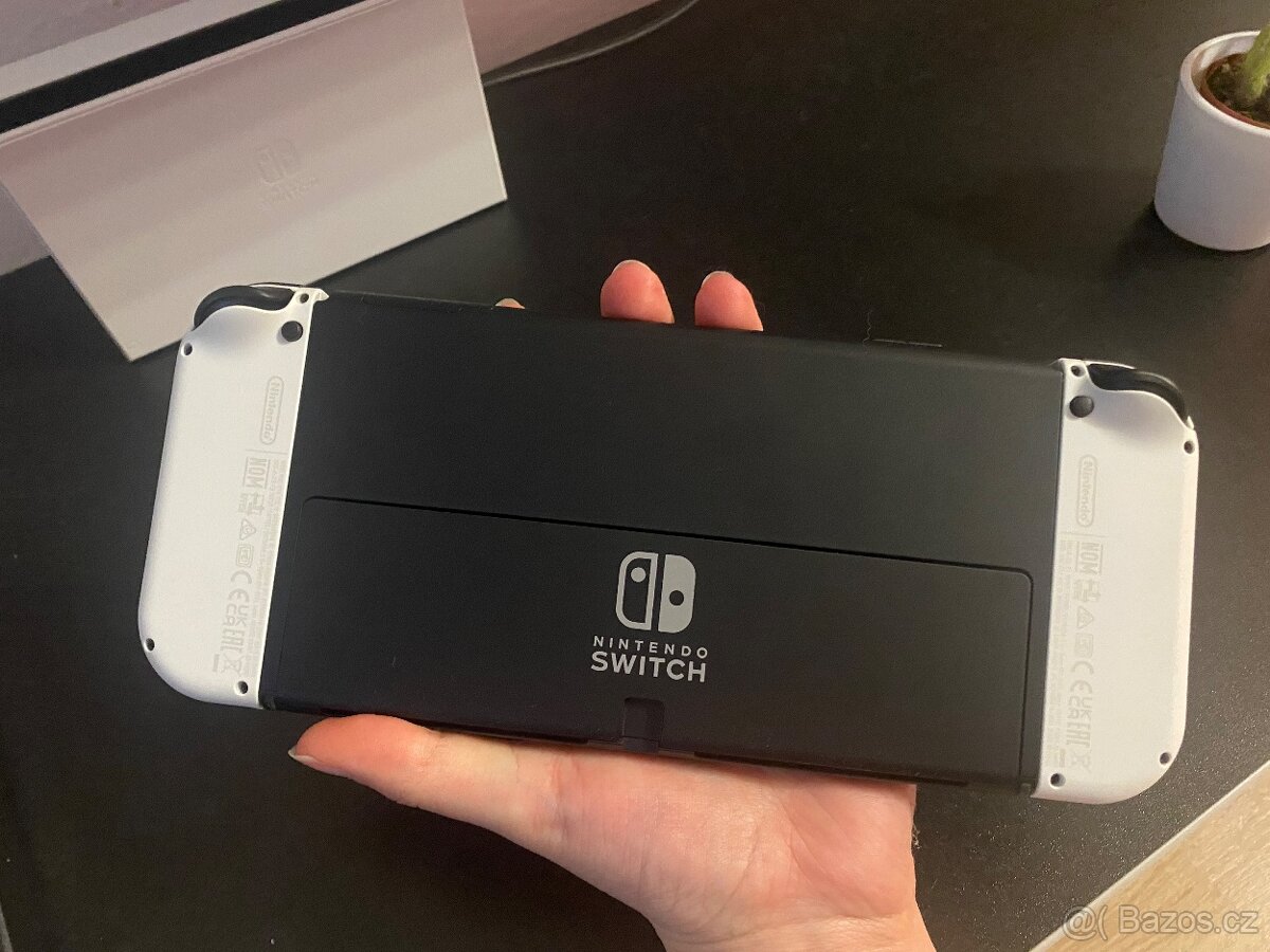 Nintendo switch + hry a obal - 4