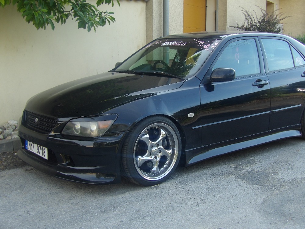 Lexus IS200 RHD - 4