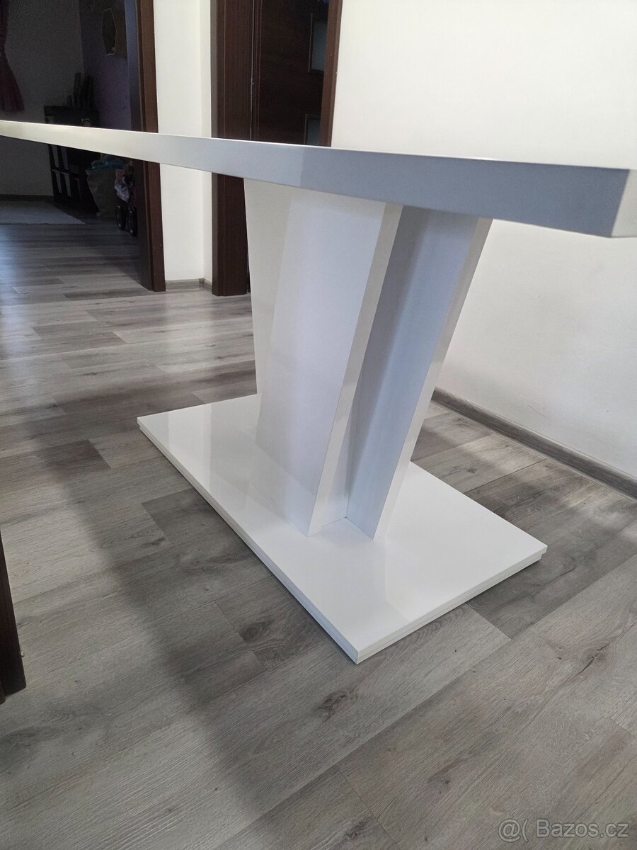 Jídelní set: Stůl + 4 židle - 4