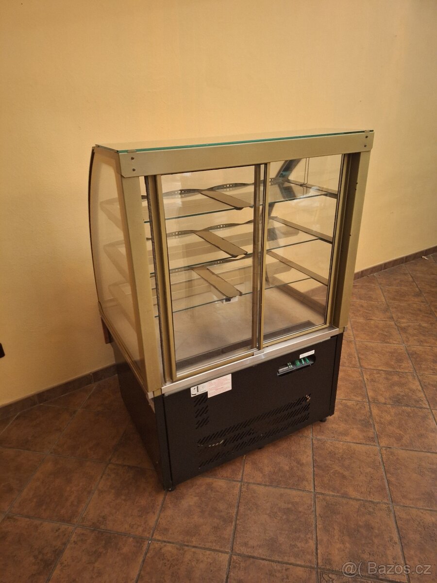🧁 Chladicí zákusková vitrína – 93 cm, úsporná, výborný stav - 4