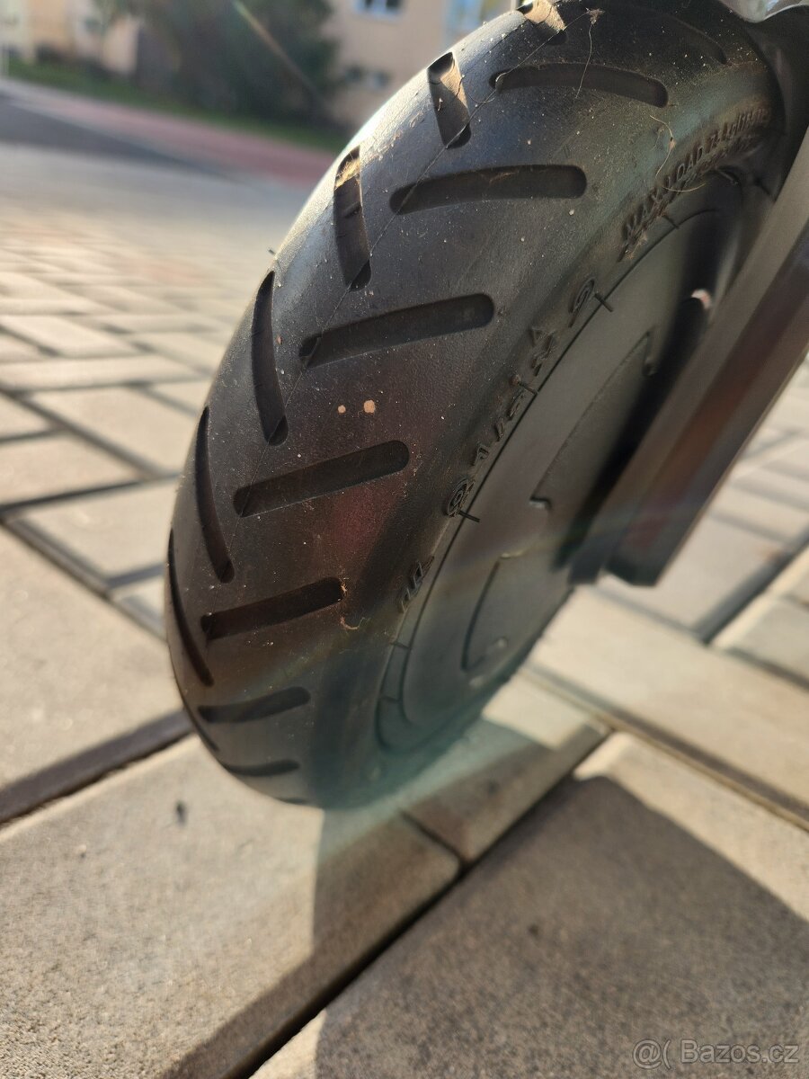 Xiaomi Mi Electric Scooter Essential – jako nová - 4