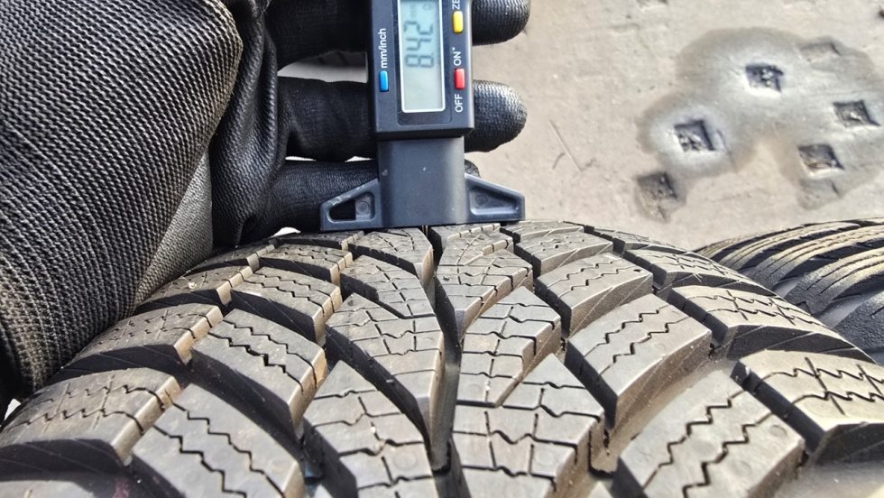 Zimní pneu 195/65/15 Continental - 4