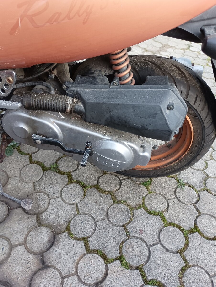 Dva skútry Yuki rally a Moto Zeta - 4