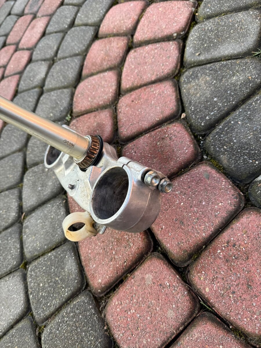 držáky vidlic horní a dolní můstky zavěšení honda cr 125 - 4