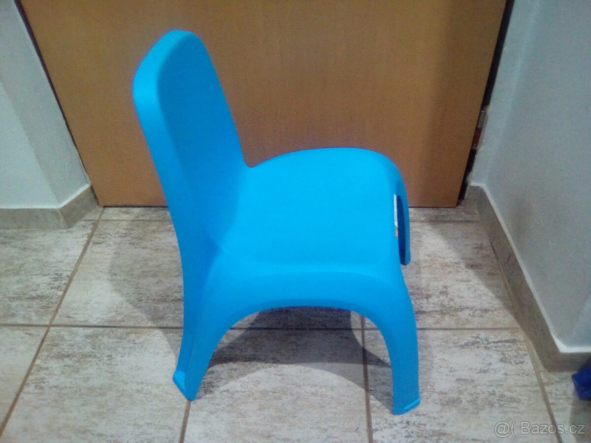Modrá plastová židlička - 4