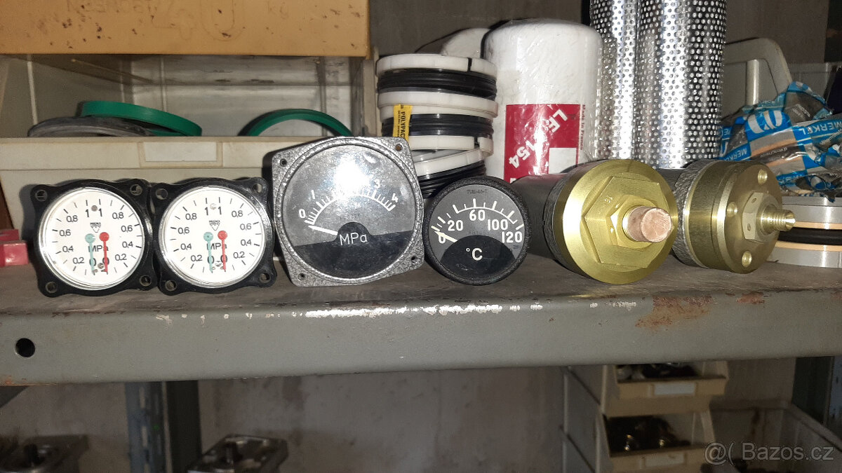 Díla auto jeráb TATRA AV 15 - 4