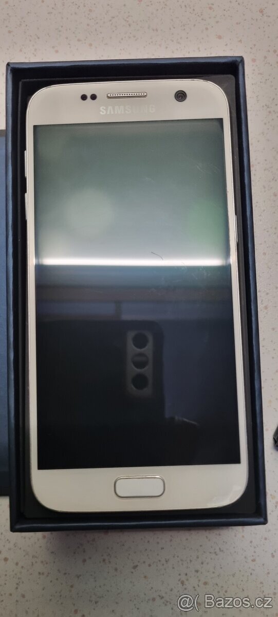 Prodám mobilní telefon Samsung Galaxy S7 v bílé barvě - 4