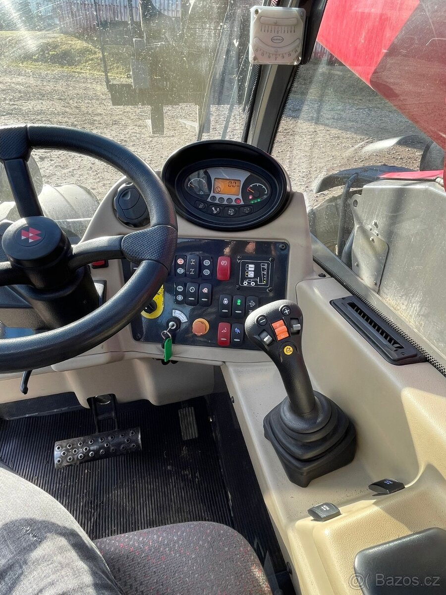 Teleskopický manipulátor Massey Ferguson TH 7038 - 4