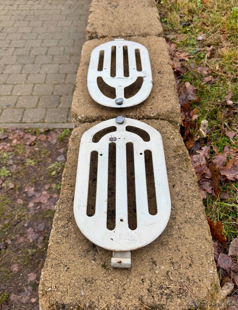 CZ 175 skútr prase riksa - boční kryty - 4