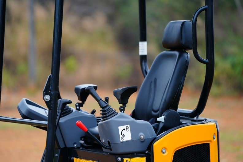 Minibager YUCHAI U18 Premium 1800 kg - 4