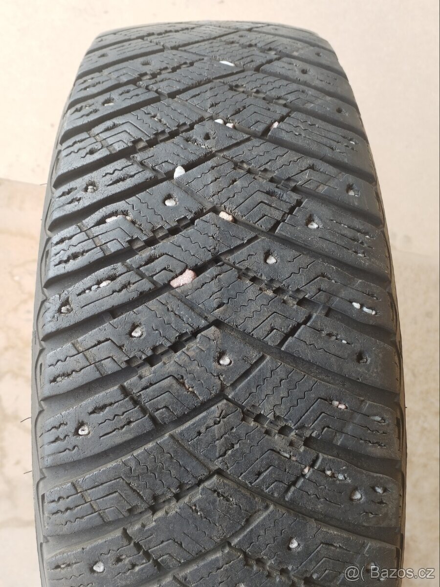 Sada zimích pneumatik GOOD YEAR - 215/65 R17 - 4