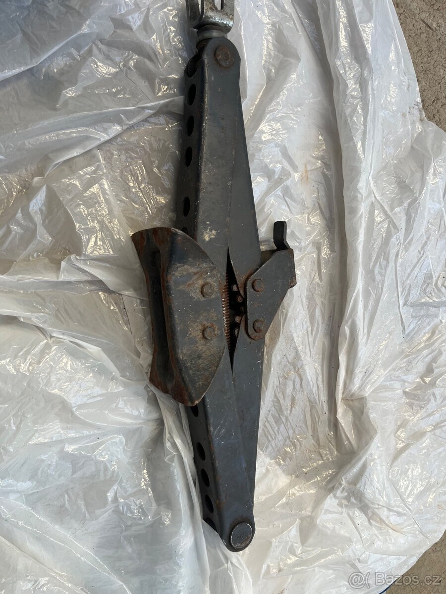 Nůžkový zvedák. - 4