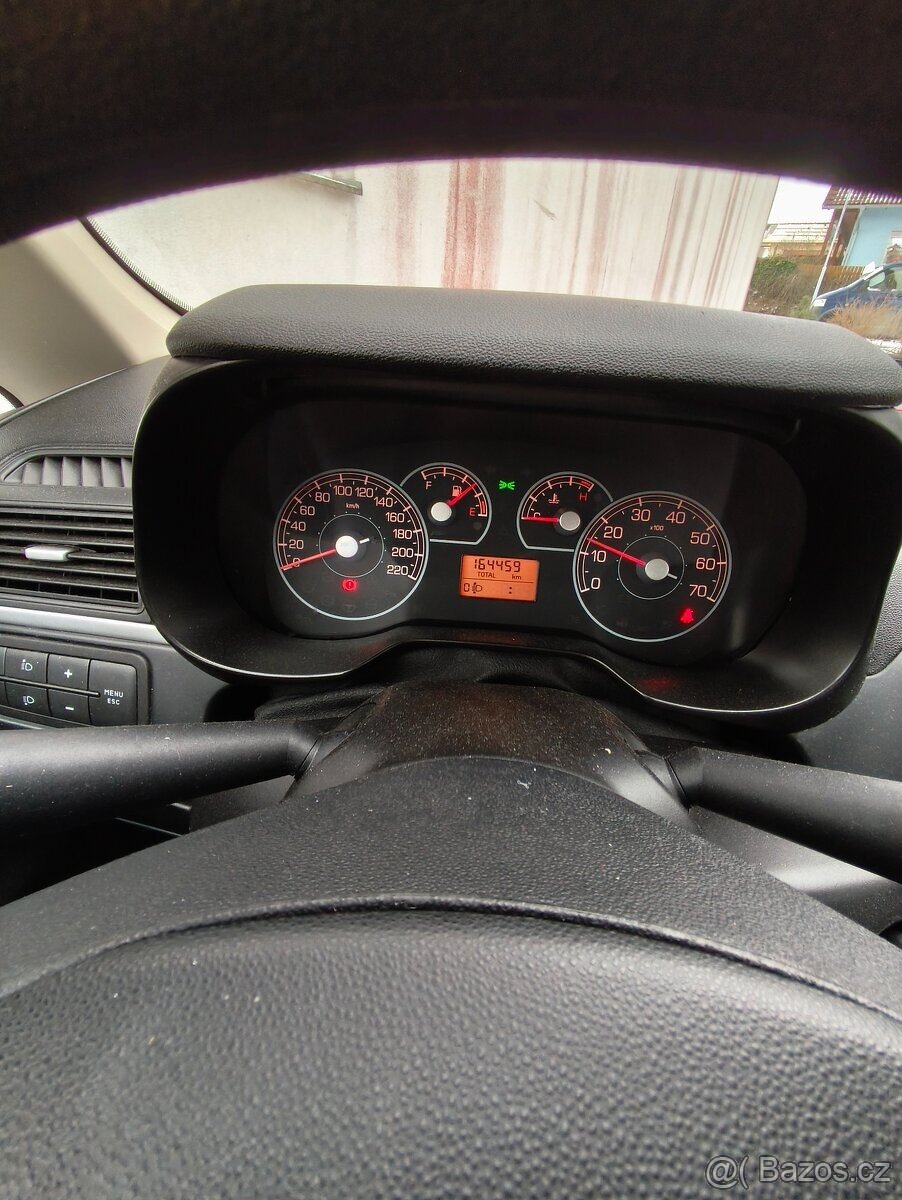 Fiat Grande Punto - 4