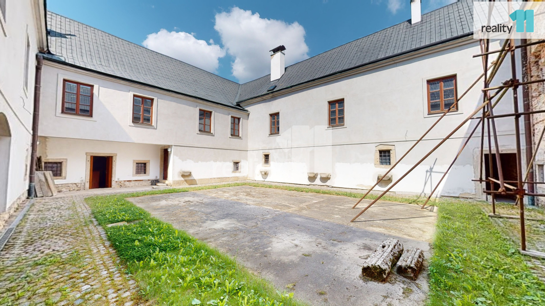 Historická tvrz v centru Města Dačice - 4