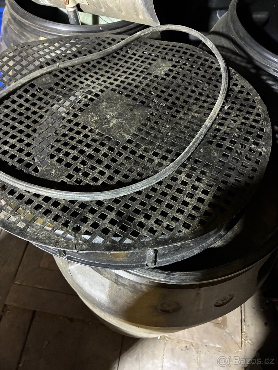 Plastový sud 250l - 4