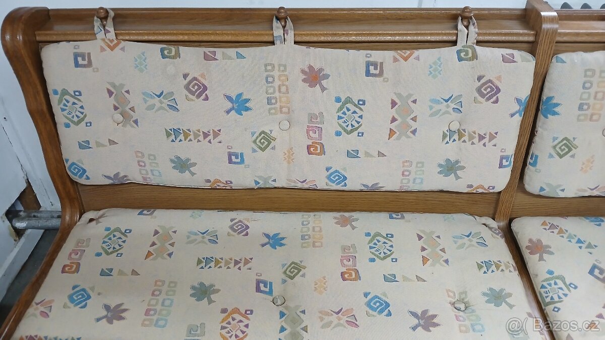 Masivní rohová lavice +2x židle + rozkládací stůl - 4