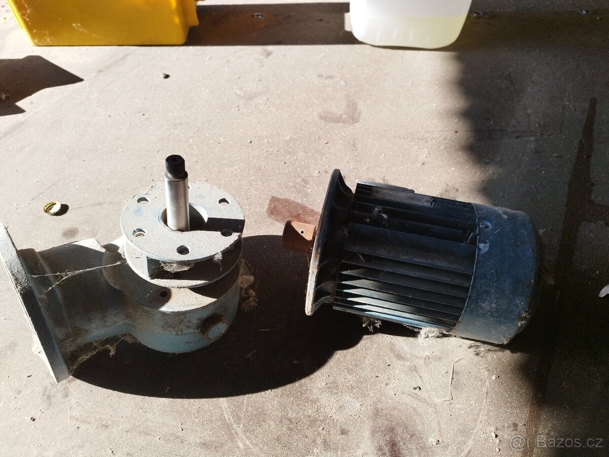 Elektromotor s úhlovou převodovkou - 4