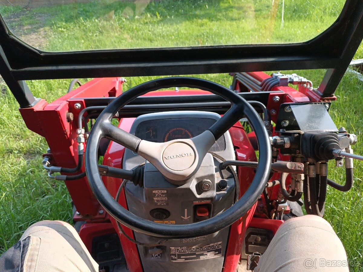 Malotraktor s čelním nakladačem a podkop - 4