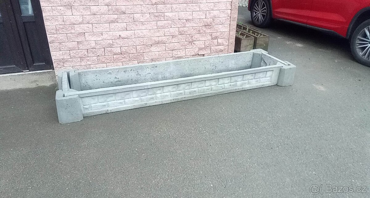 Vyvýšený betonový záhon - 4