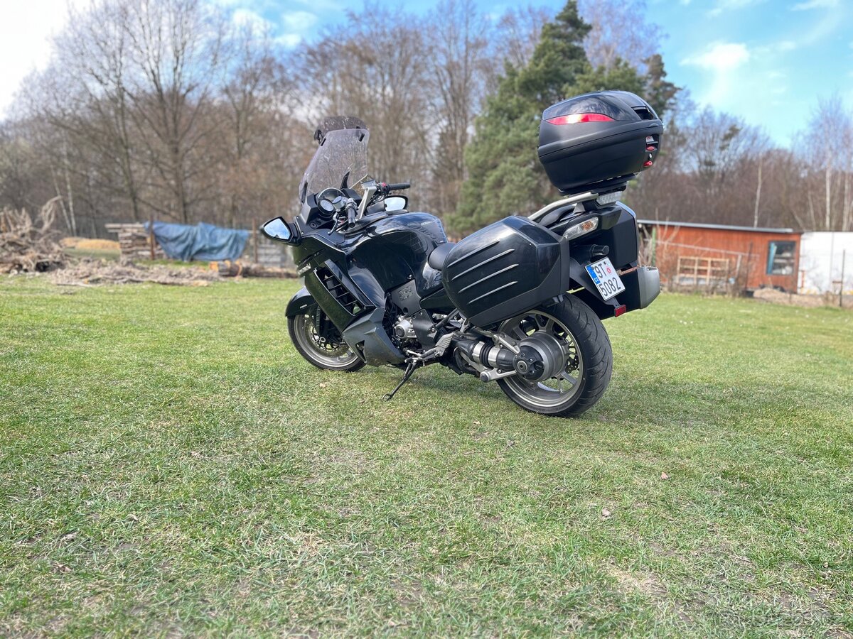 Kawasaki 1400 GTR - 4