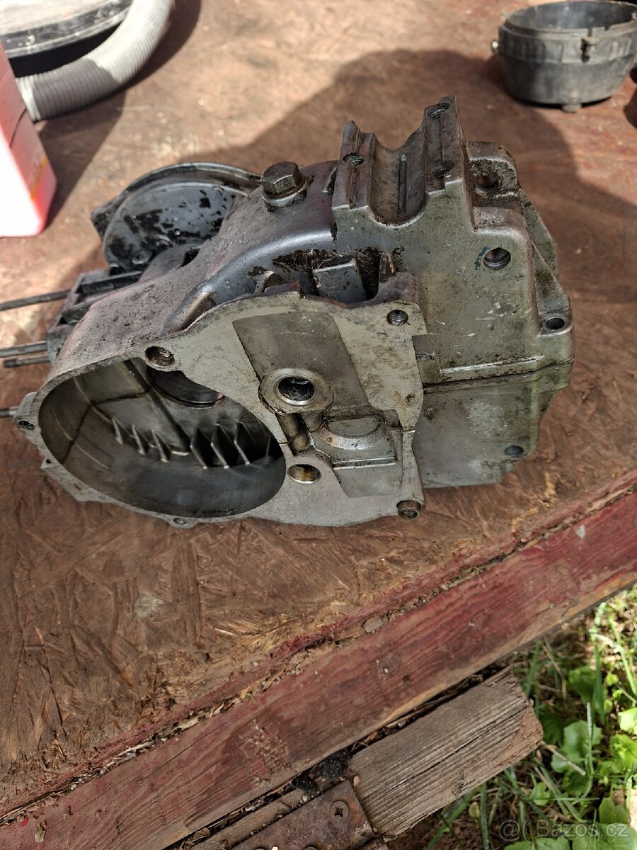 Manet Korádo ":::;;: - 4