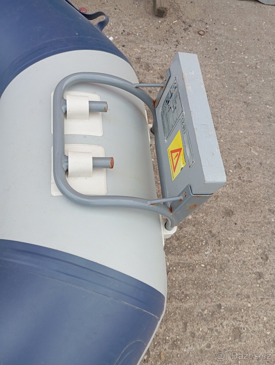 Prodám motor Mercury 5hp + člun 320 - 4