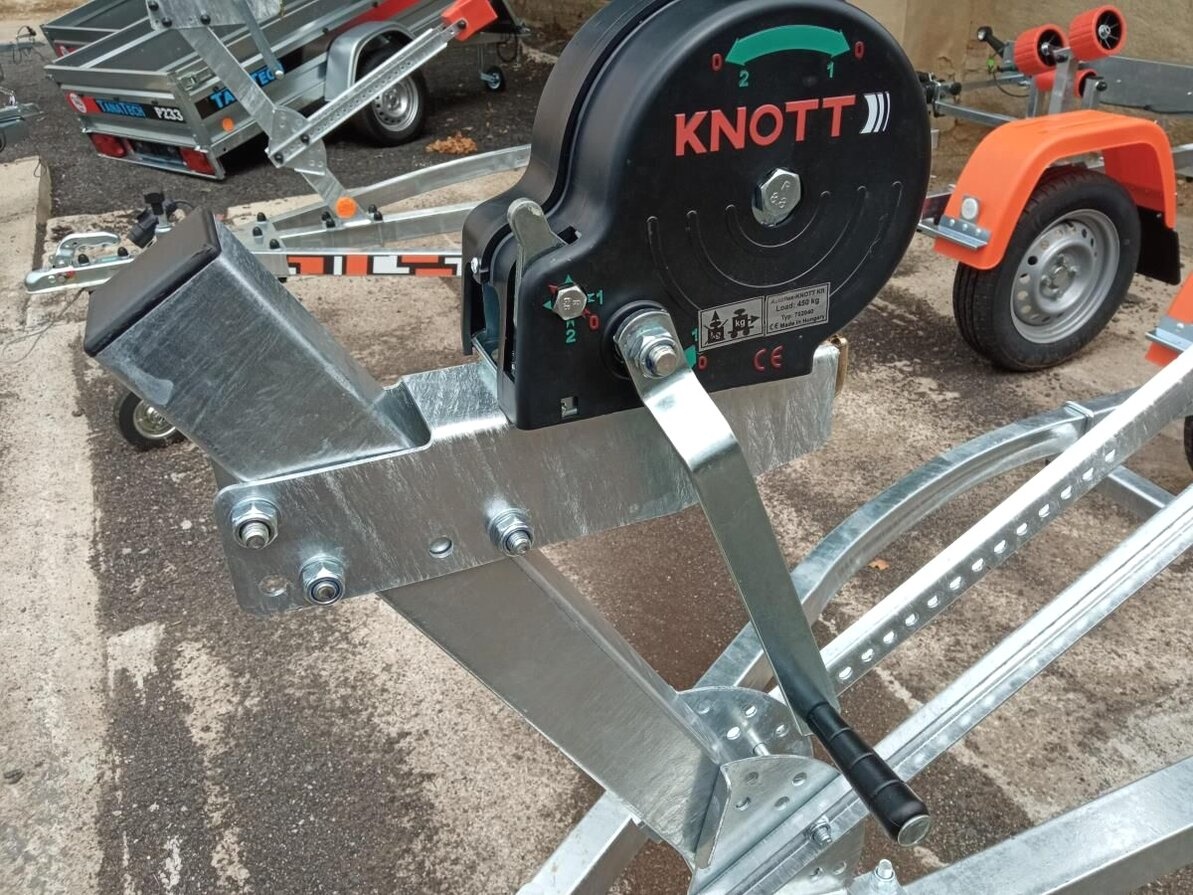 Přívěs Thomas BT-500L 500kg pro loď do 4,3m