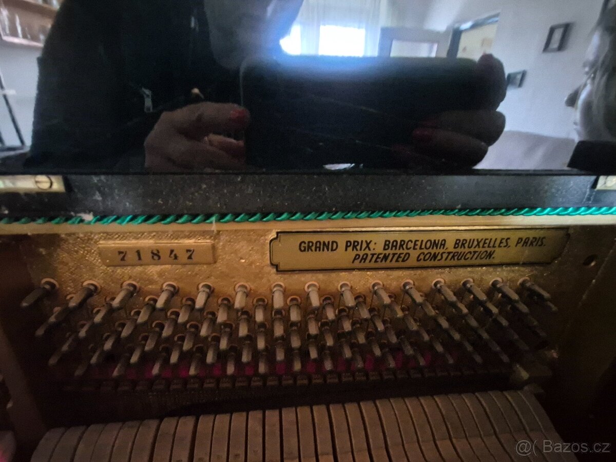 Prodám piano PETROF. - 4