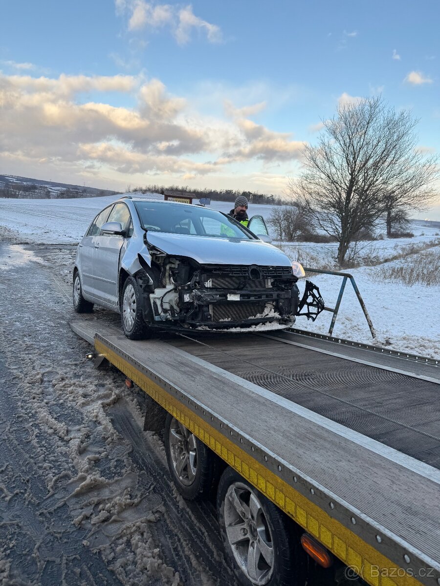 Golf 6 plus 2010 1.2 tsi bouraný na předek - 4