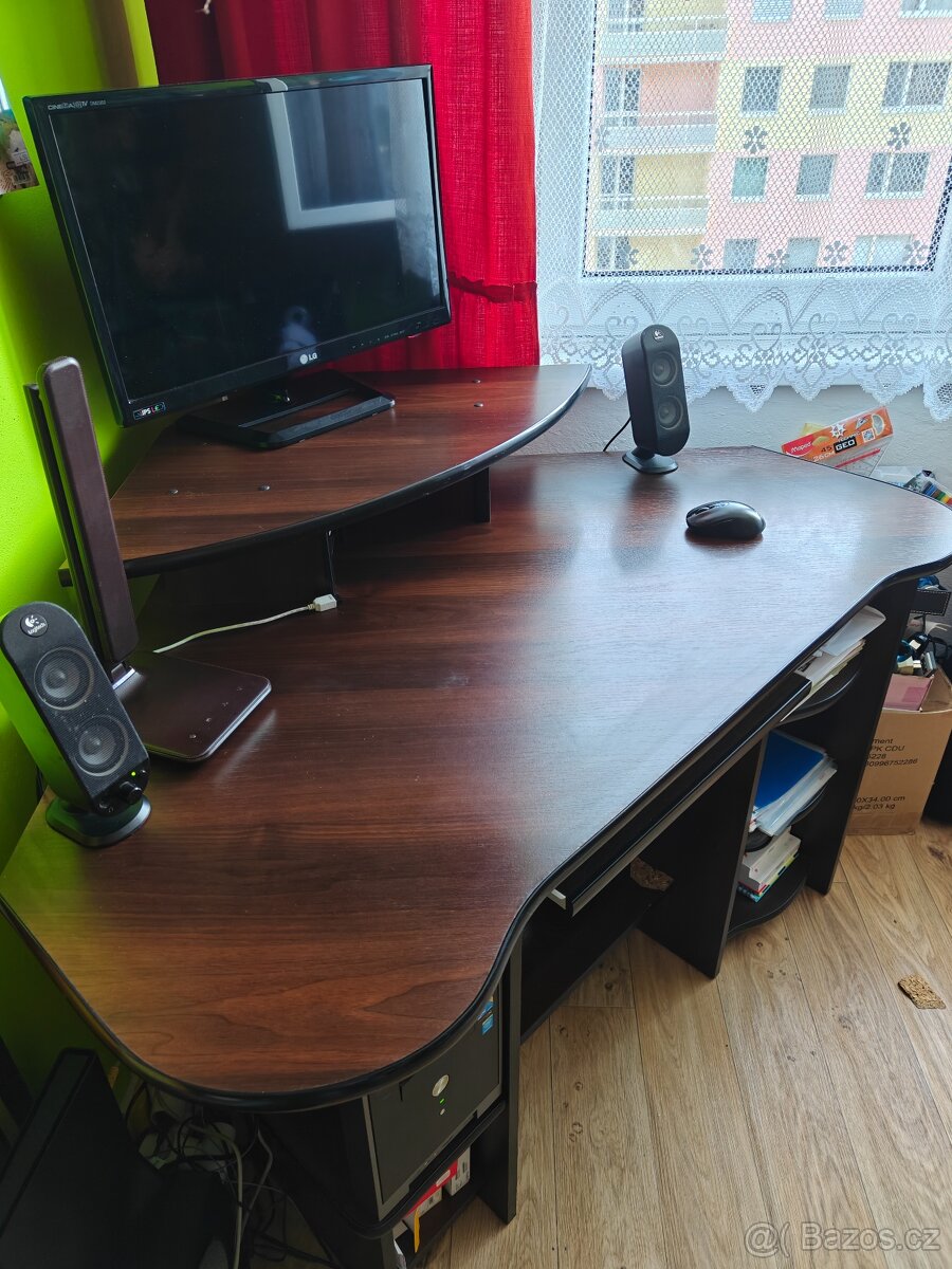 ROHOVÝ PC STůL - 4